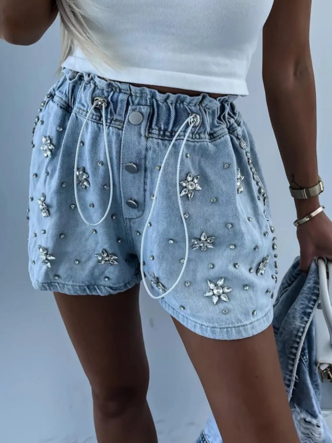 Denim-Shorts mit Strass-Kordelzug