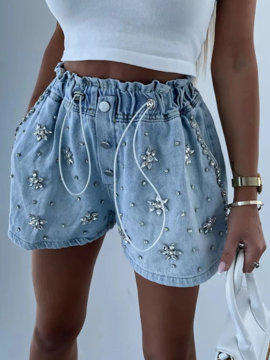 Denim-Shorts mit Strass-Kordelzug