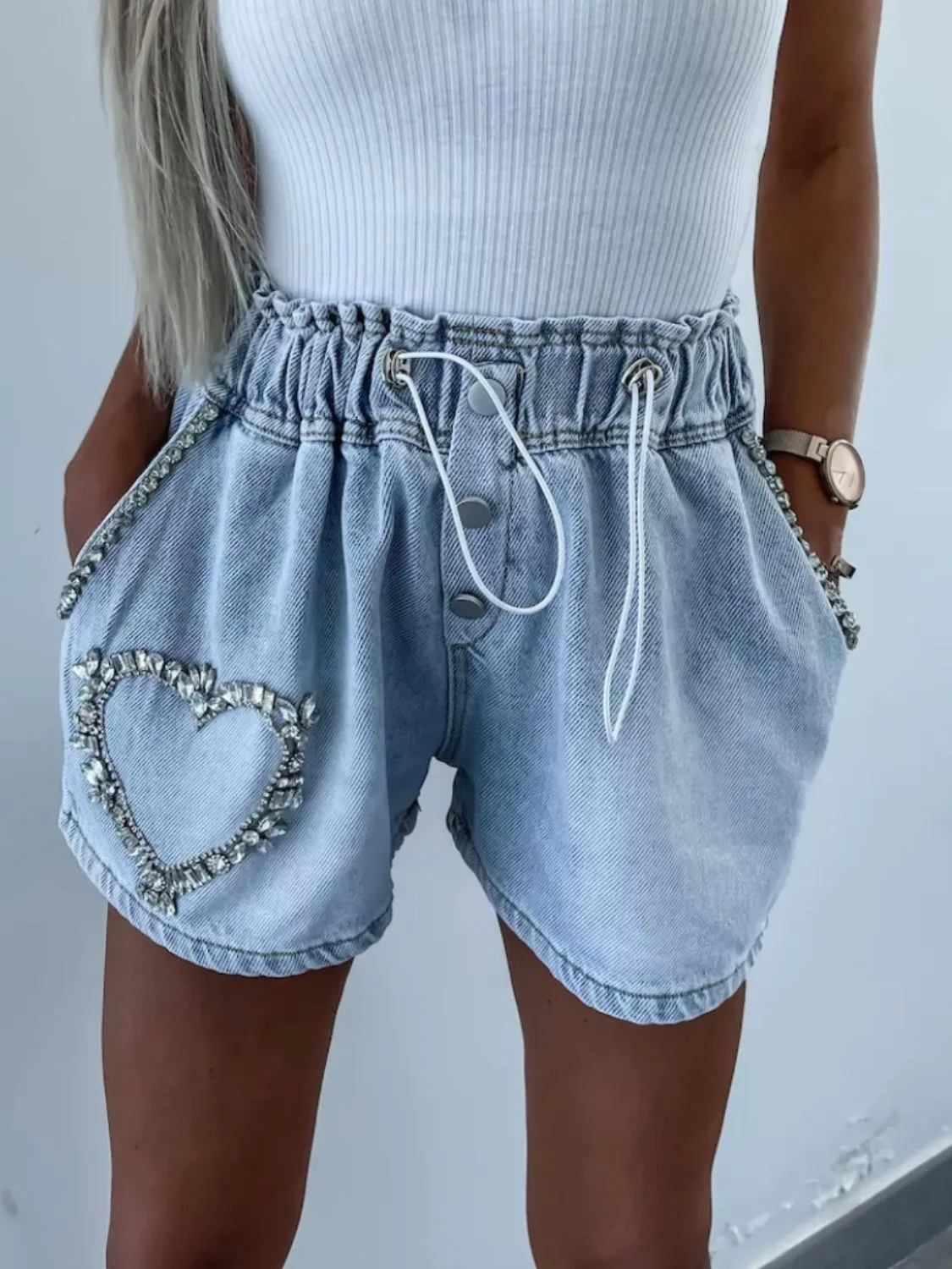 Denim-Shorts mit Strass-Kordelzug