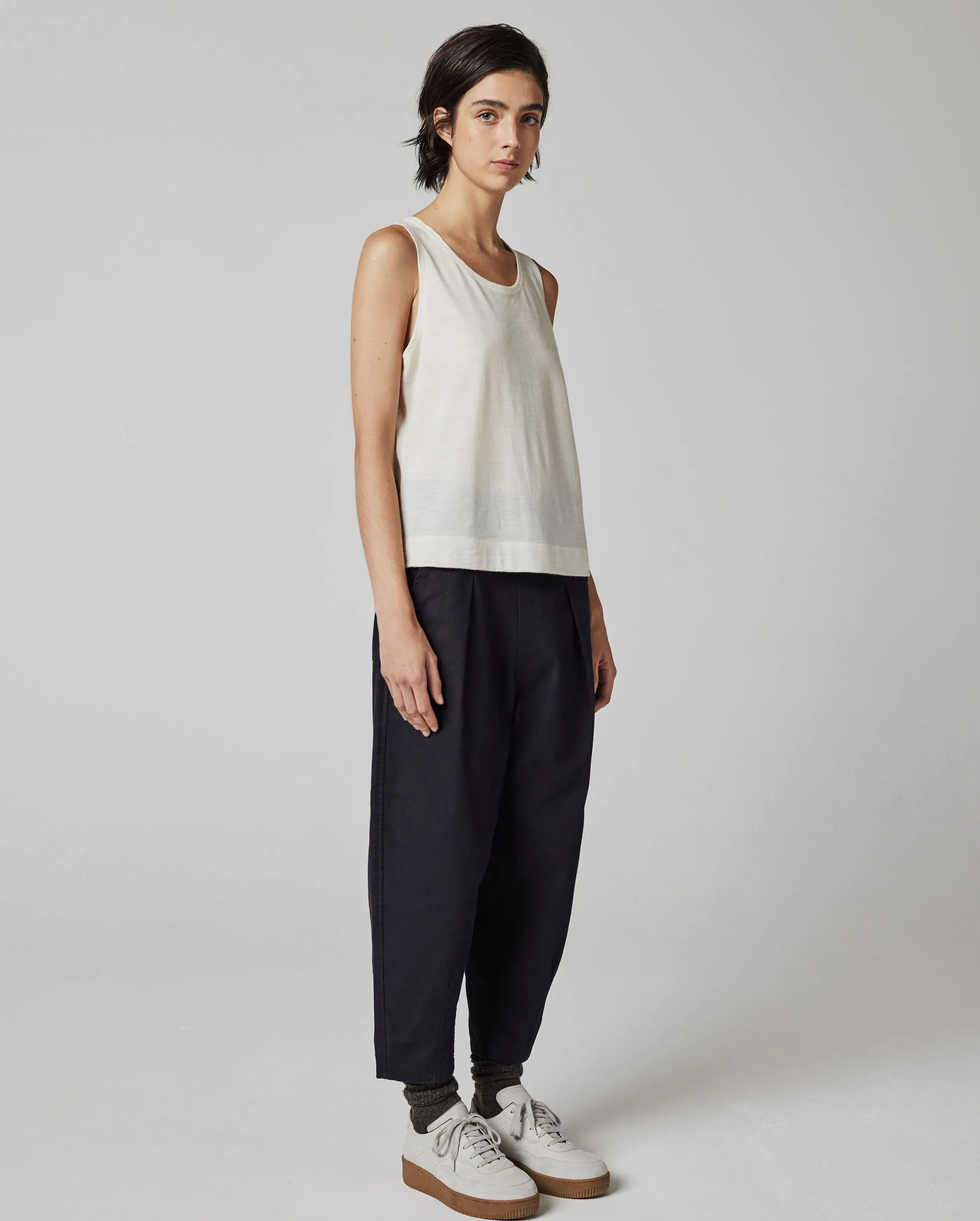 MHL DARTED HEM TROUSER / INDIGO