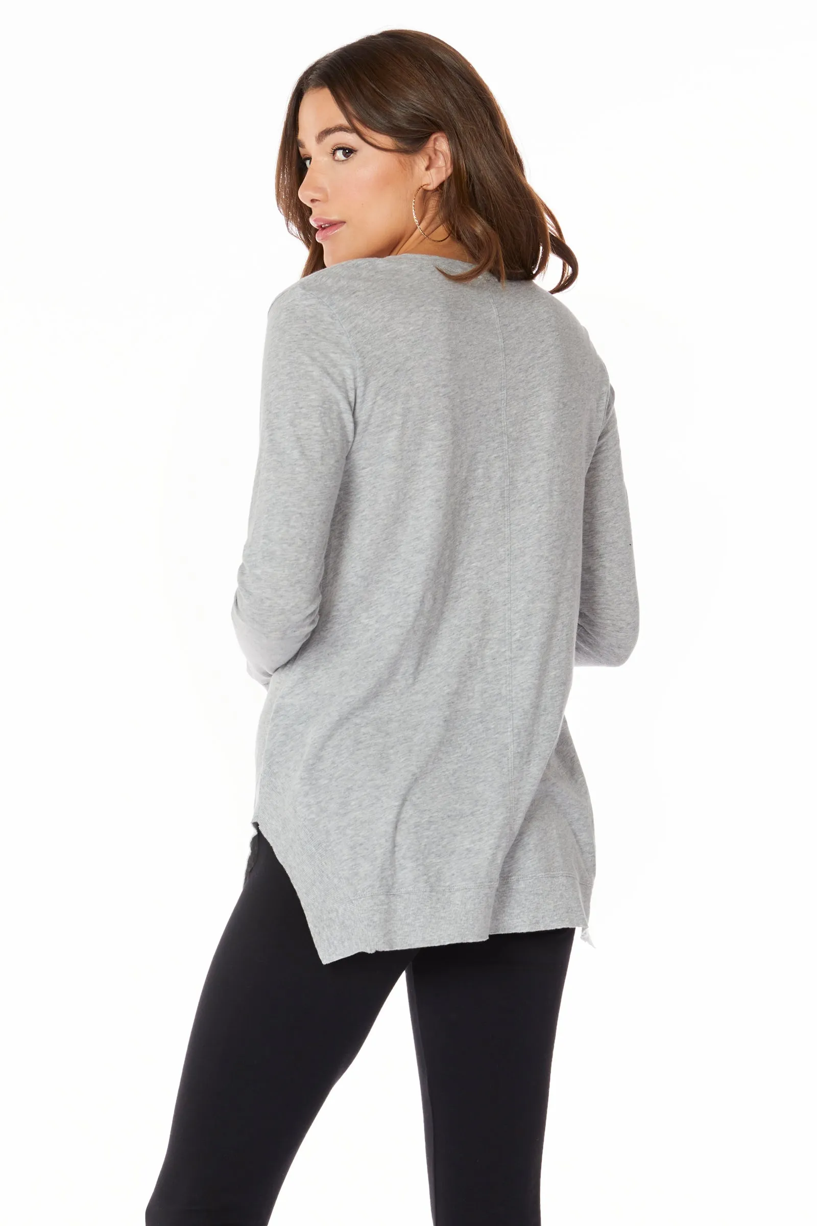 V-NECK LONG SLEEVE HEM TEE