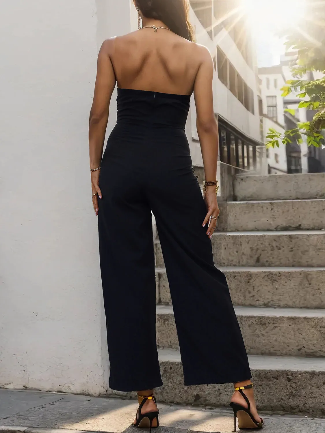 Ärmelloser Jumpsuit mit weitem Bein von Sunset and Swim Tube